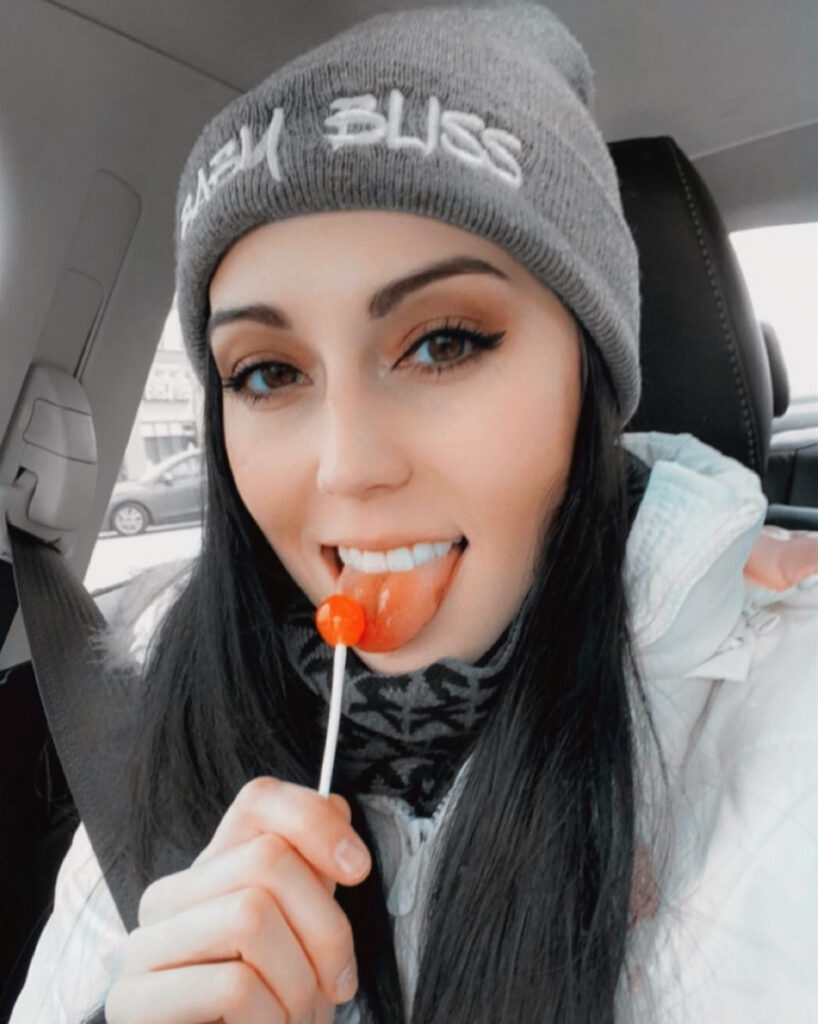 Instagram – Petite – rainingbliss – Nude