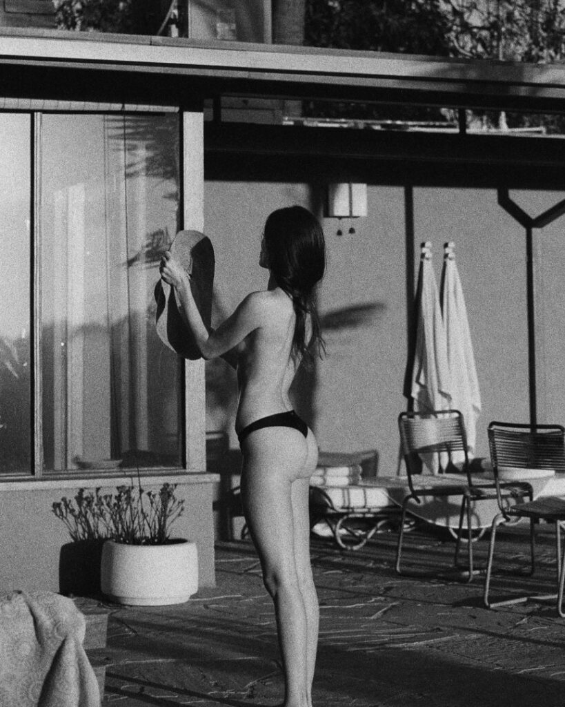 Instagram – Renee Murden – Nude