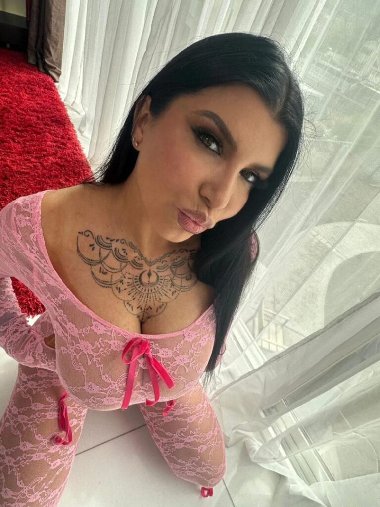 OnlyFans – XXX – MILF – Romi Rain – Nude