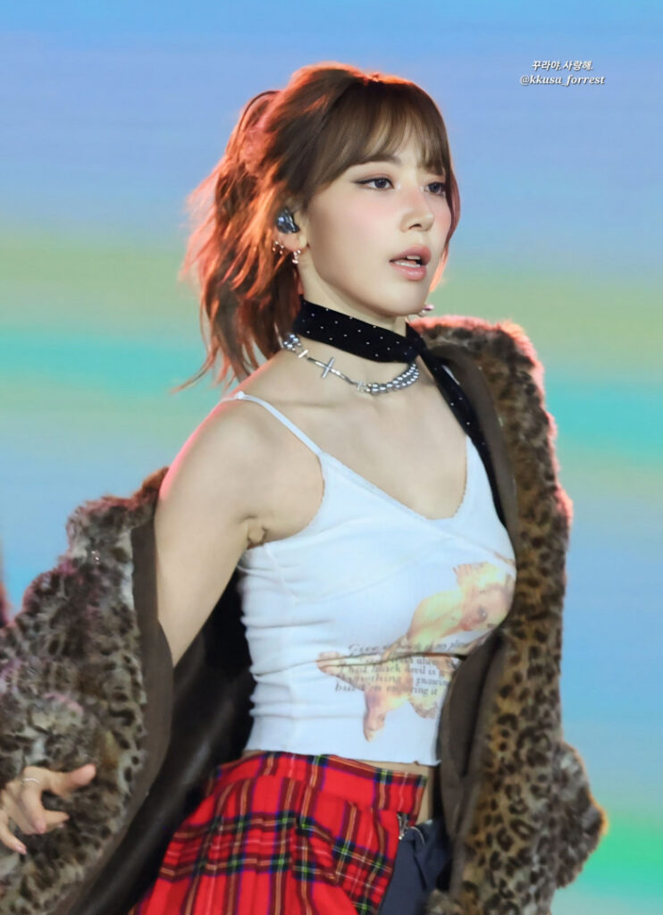 Celeb – Asian – Sakura Miyawaki 宮脇 咲良  LESSERAFIM – Nude Leaks