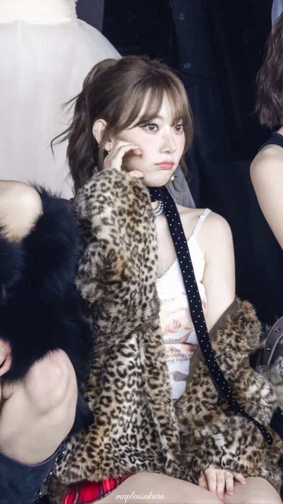 Celeb – Asian – Sakura Miyawaki 宮脇 咲良  LESSERAFIM – Nude Leaks