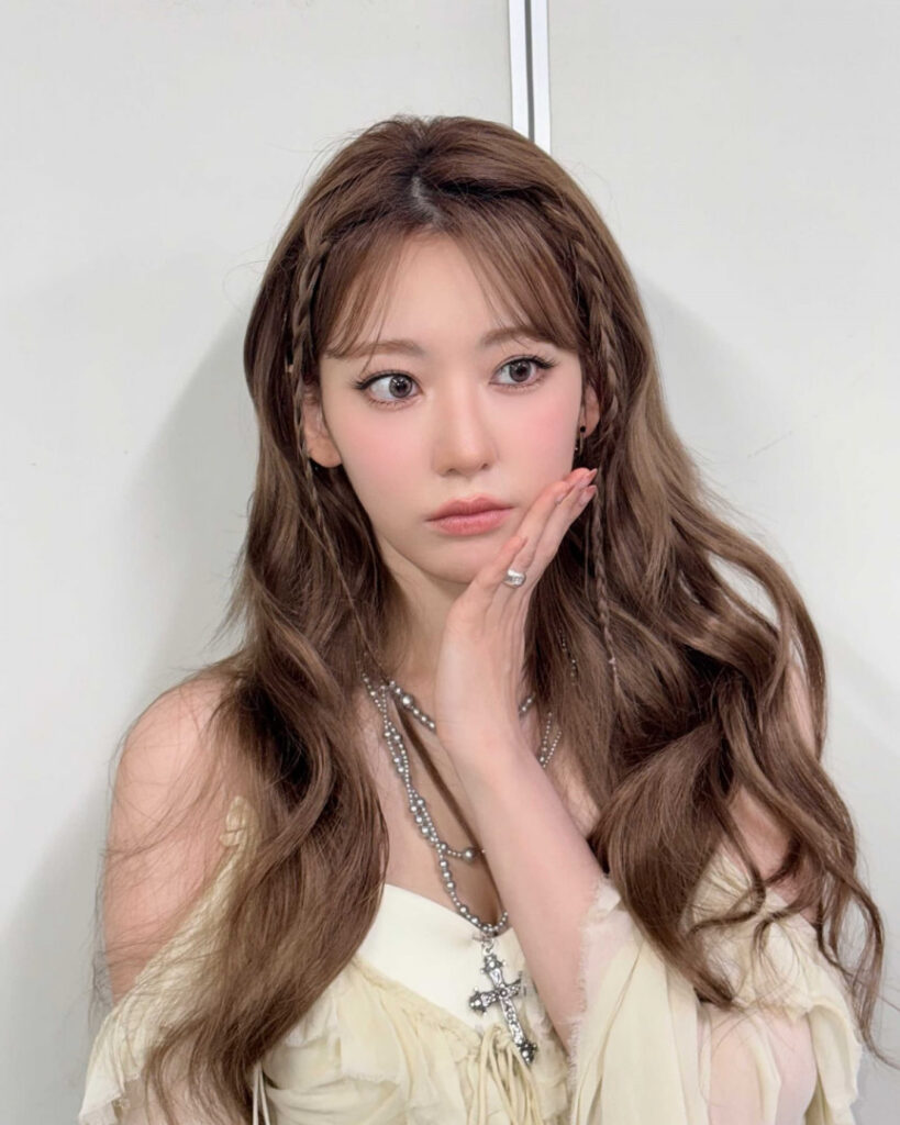 Celeb – Asian – Sakura Miyawaki 宮脇 咲良  LESSERAFIM – Nude Leaks