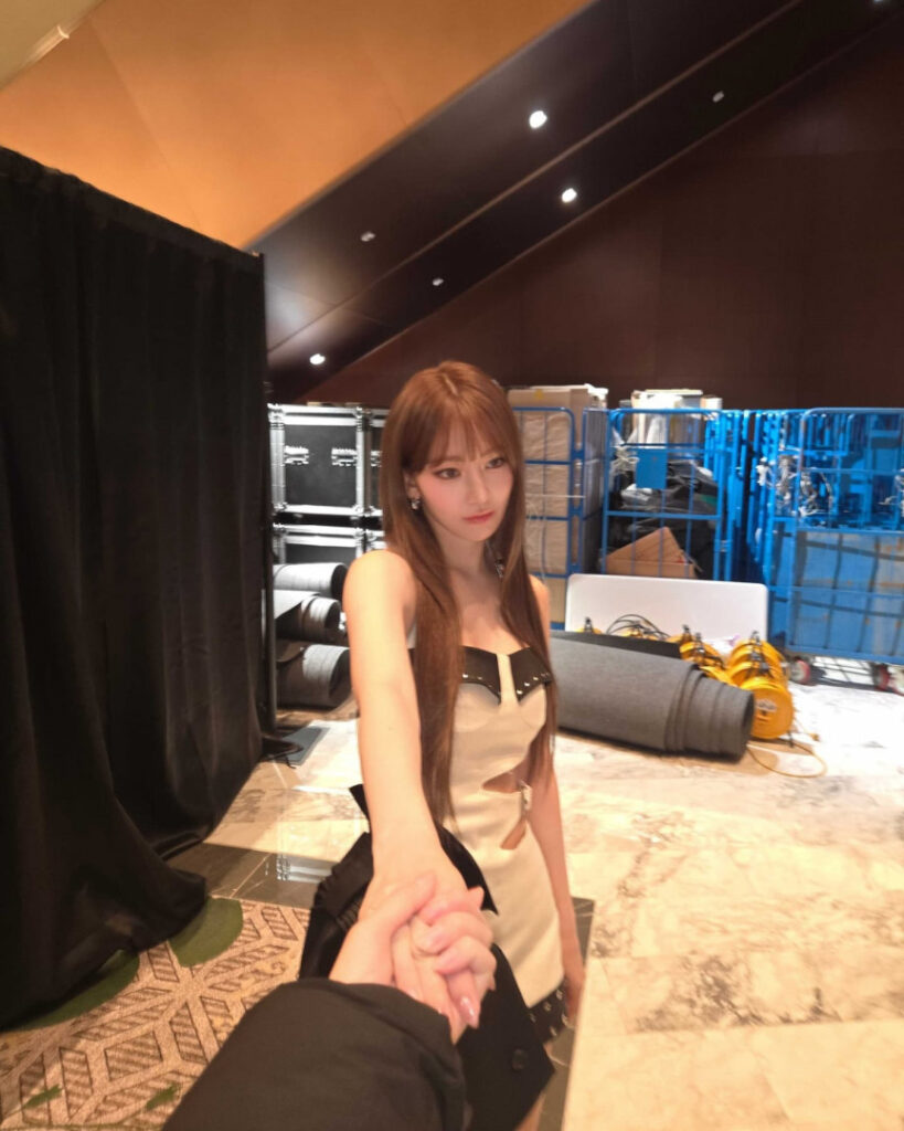 Celeb – Asian – Sakura Miyawaki 宮脇 咲良  LESSERAFIM – Nude Leaks