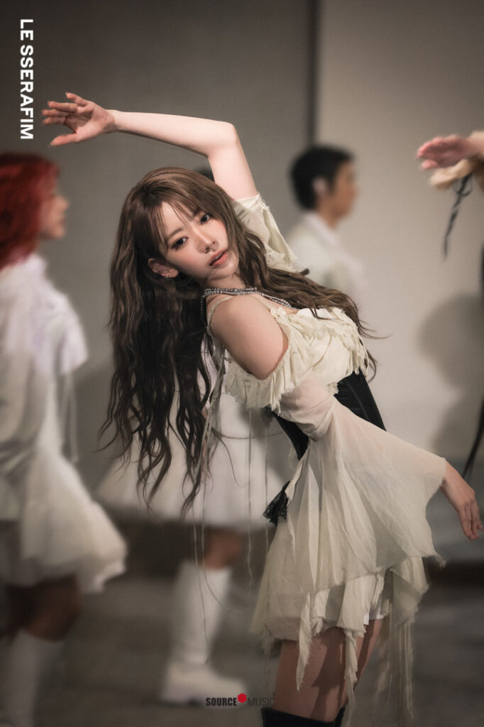 Celeb – Asian – Sakura Miyawaki 宮脇 咲良  LESSERAFIM – Nude Leaks