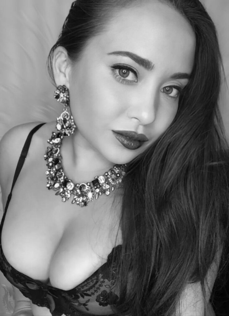 Instagram – saxarovagul or legal_lolly – Nude