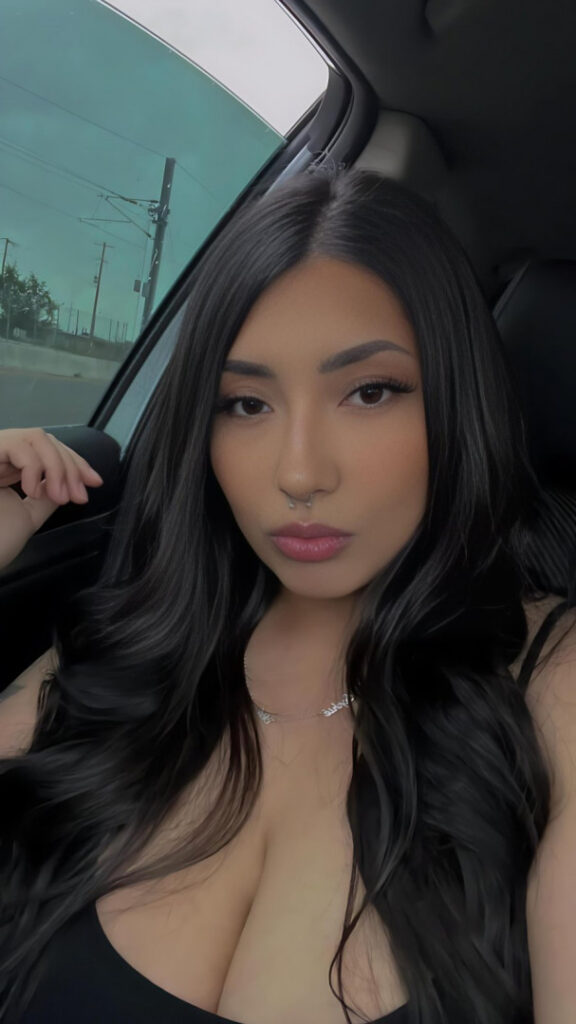 T H I C C – BBW – Latina – Sexy Big Titty latina BBW @Leeeenaq – Nude