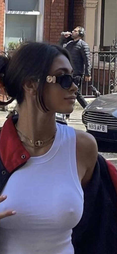 Instagram – Shayna Senior – Nude