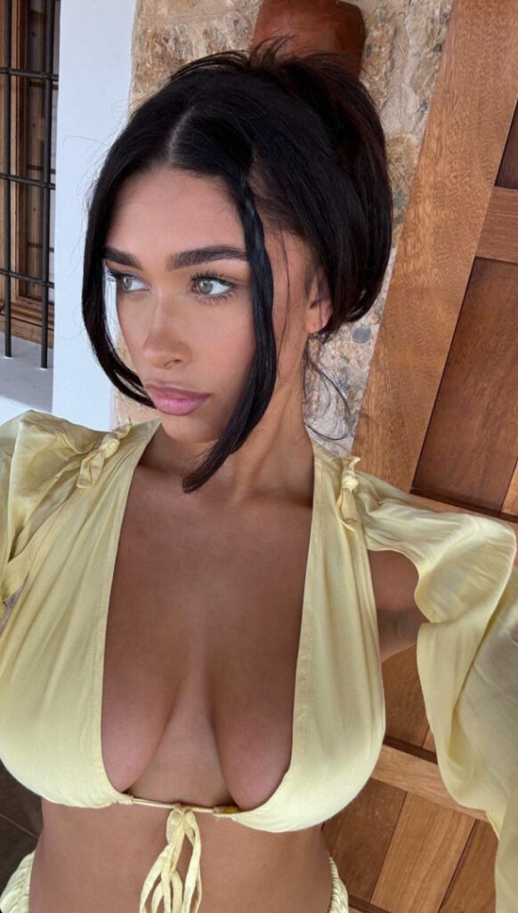 Instagram – Shayna Senior – Nude