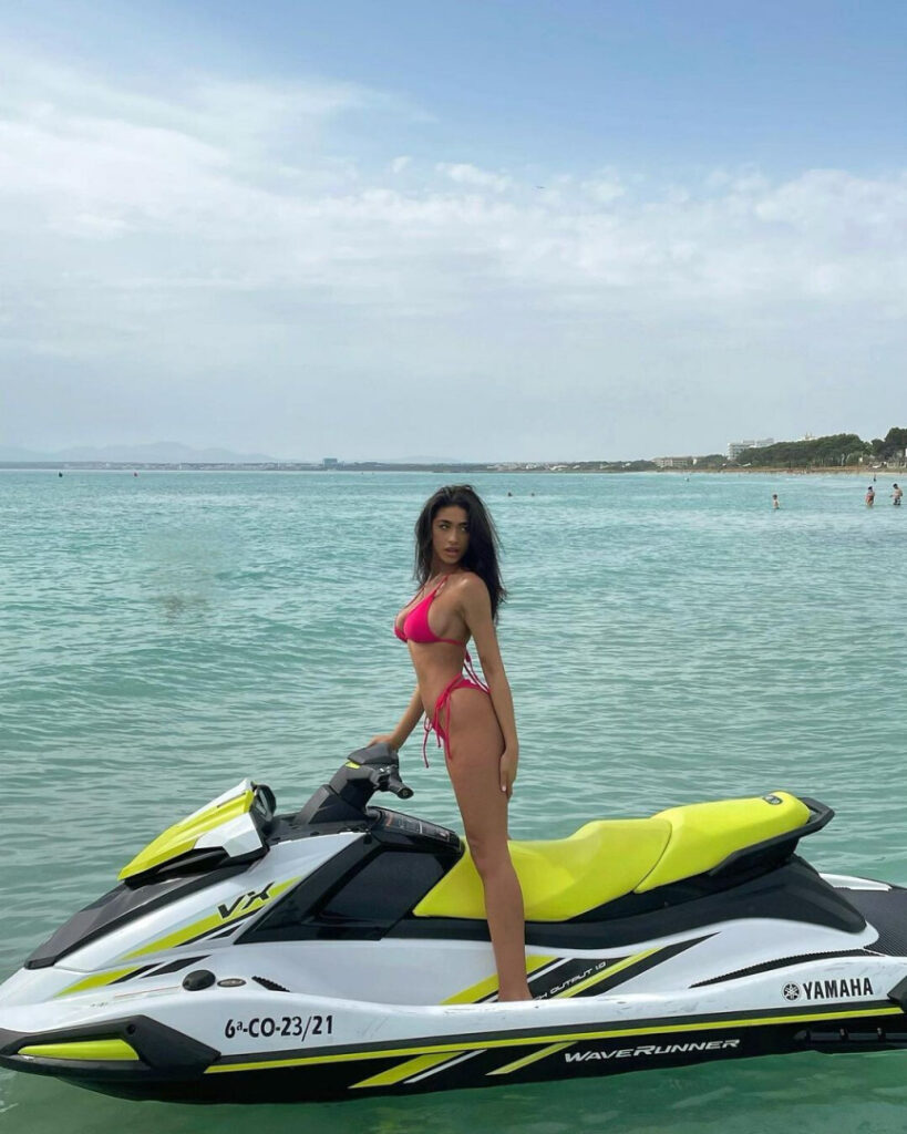 Instagram – Shayna Senior – Nude