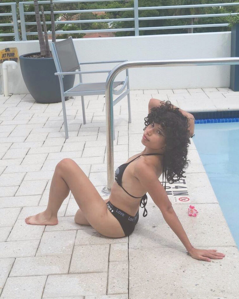 OnlyFans – TikTok – Cosplay – Shibuya Bambi / queenpuppy777 / alienrapperqueen / shibuyabambi – Nude Leaks