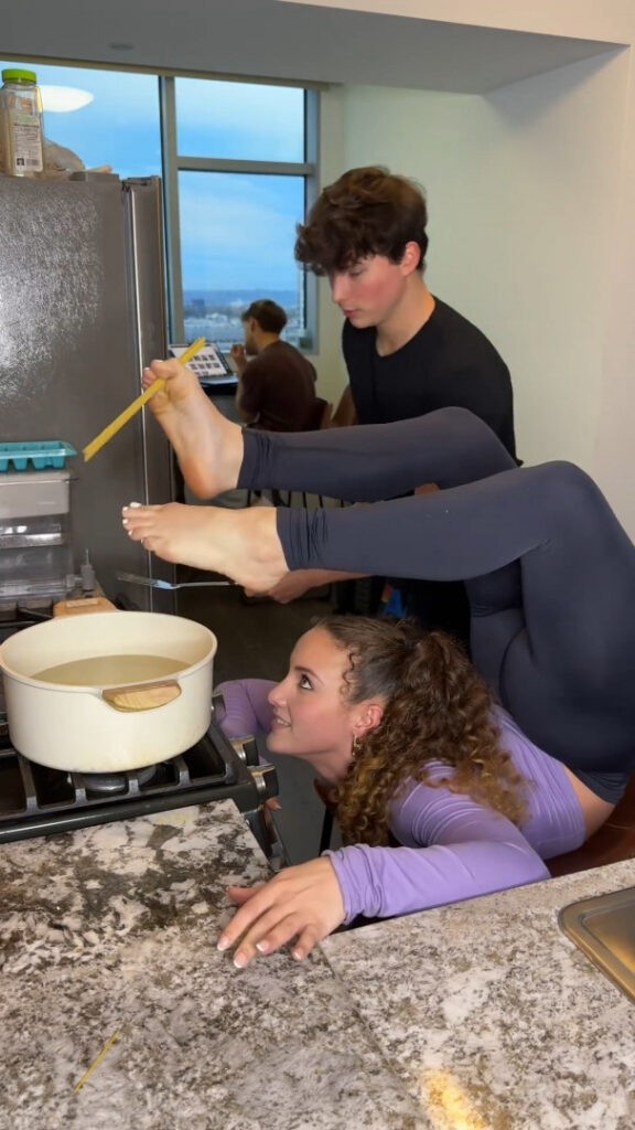 Youtube – TikTok – Petite – Sofie Dossi – Nude Leaks