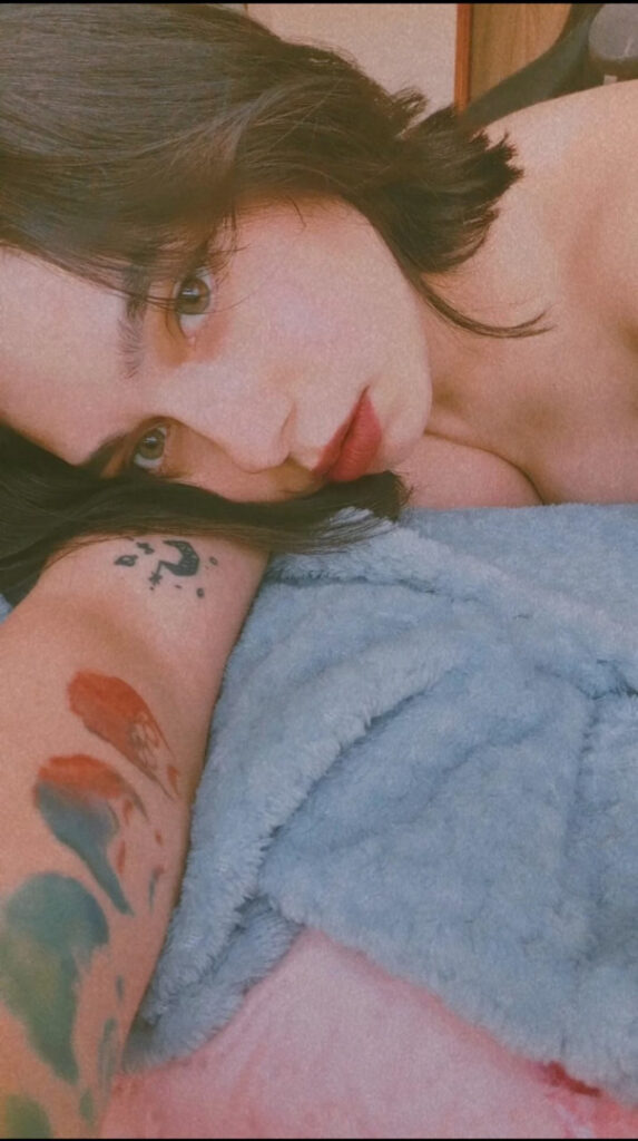 Twitch – Instagram – Soleratone / Soleramone – Nude