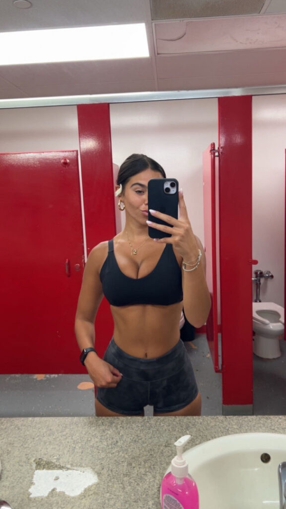 Instagram – sophia.tartaglione – Nude