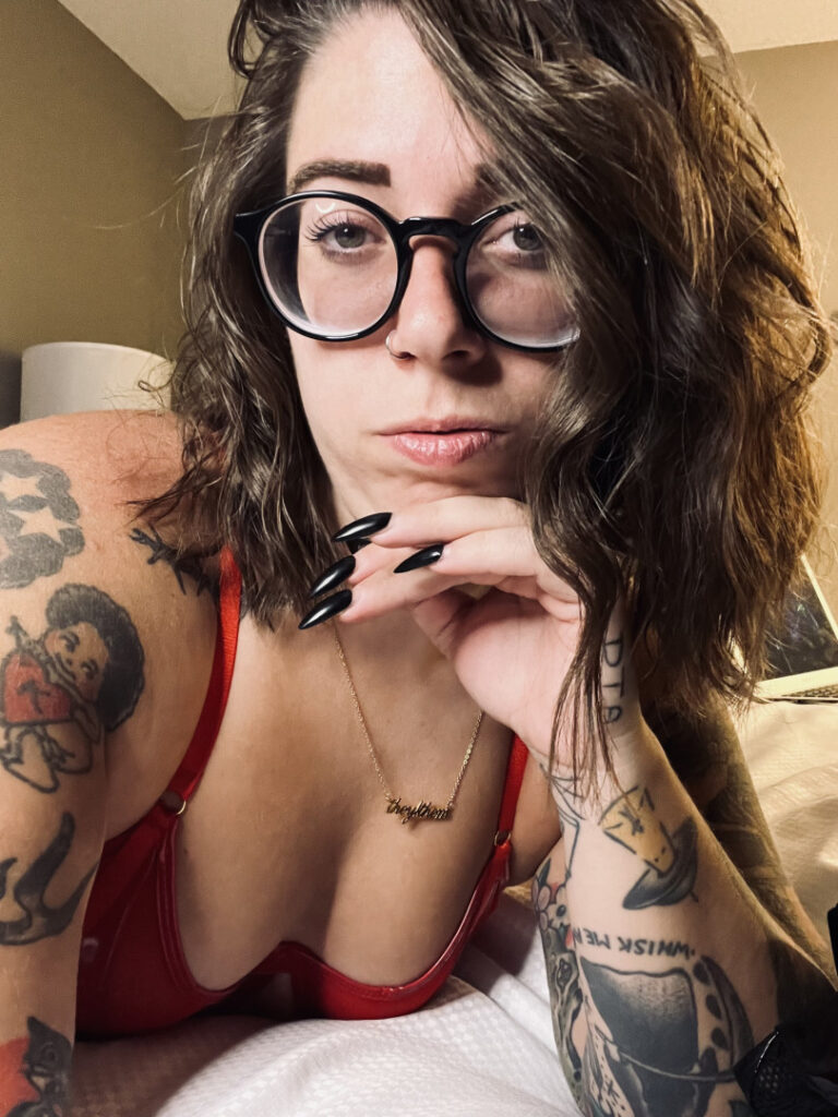 ⠀X⠀ – T H I C C – Stepstool Sarah – Nude Leaks