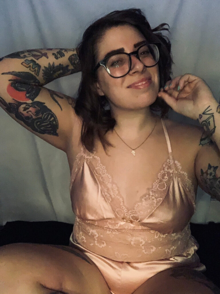 ⠀X⠀ – T H I C C – Stepstool Sarah – Nude Leaks