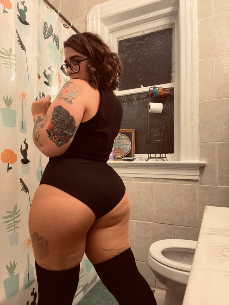 ⠀X⠀ – T H I C C – Stepstool Sarah – Nude Leaks