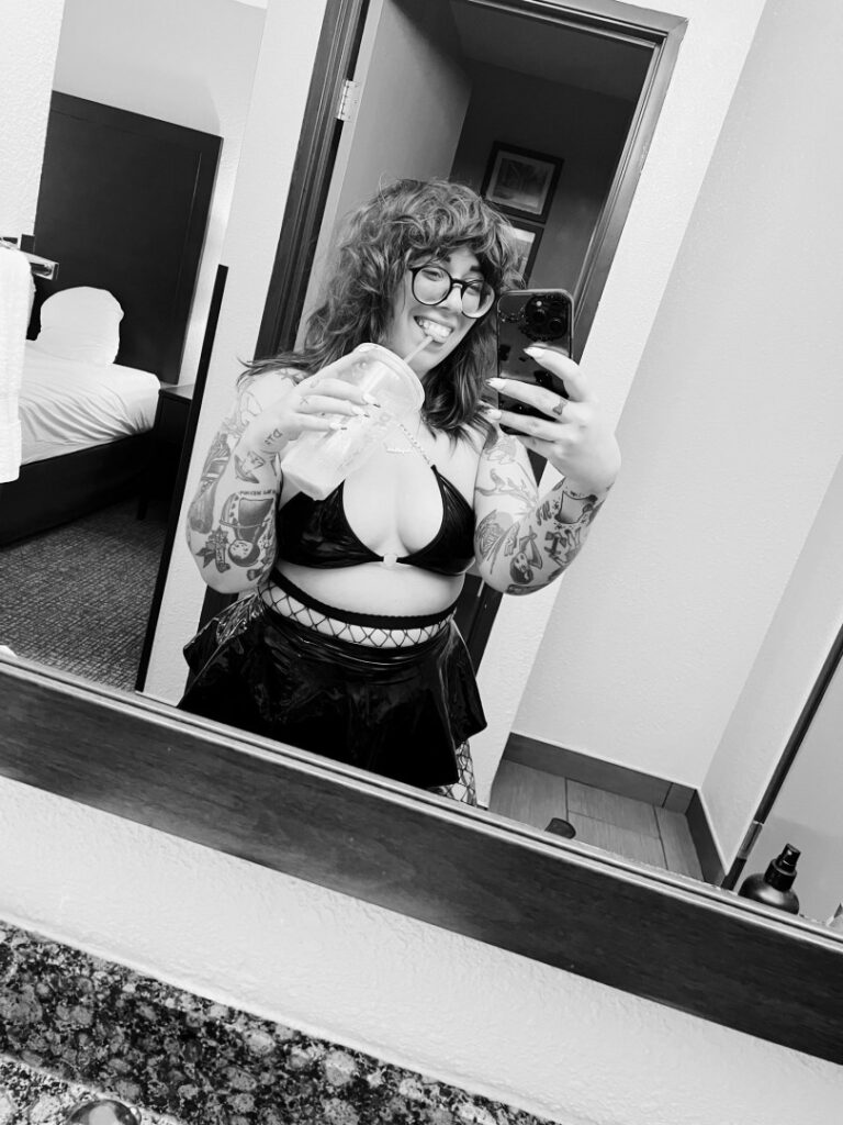 ⠀X⠀ – T H I C C – Stepstool Sarah – Nude Leaks