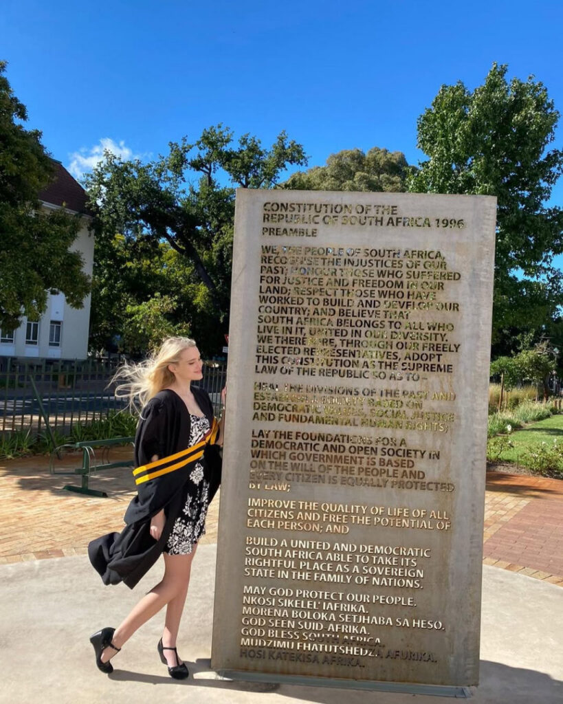 Instagram – Thea Booysen – Nude