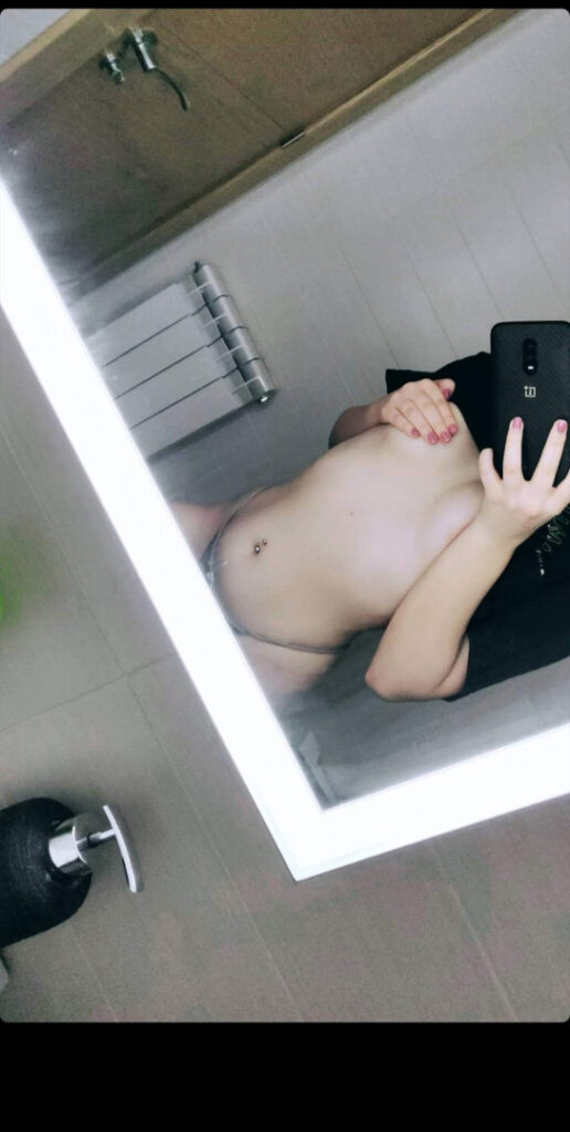 Twitch – theakaleina – Nude Leaks