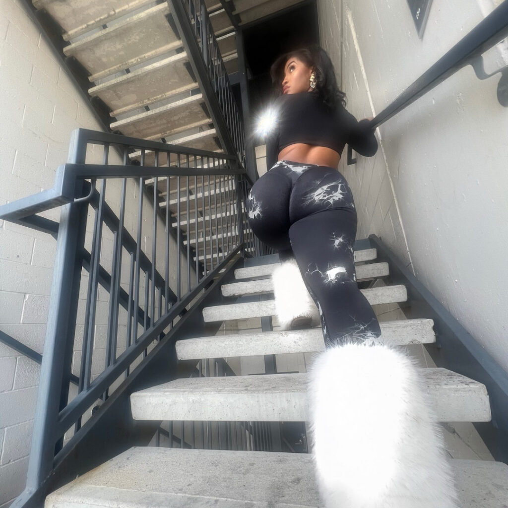 TikTok – T H I C C – Ebony – Thefricanbeauty / africann.beauty / esosatheafricanbeauty – Nude Leaks