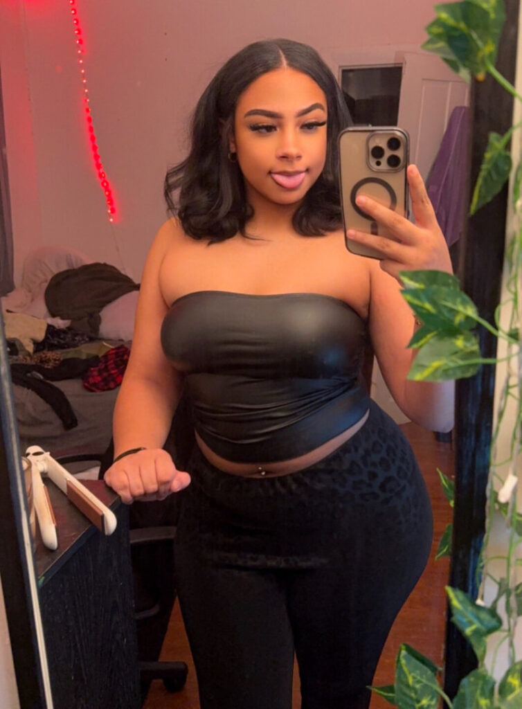 Instagram – T H I C C – Ebony – Thick baddie @Forevaa.laii – Nude