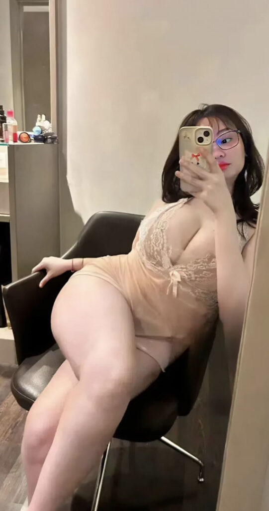 Instagram – T H I C C – Indonesian – Tokyovibes / initokyolagi – Nude
