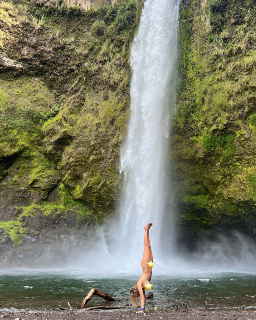 Instagram – travelingwithtals – Nude