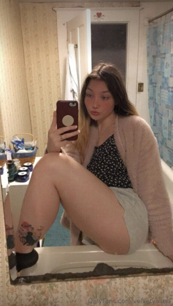 OnlyFans – Instagram – Snapchat – Velvetyalien? – Nude