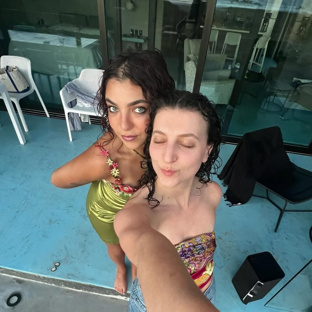 TikTok – Instagram – Yvette Segan – Nude