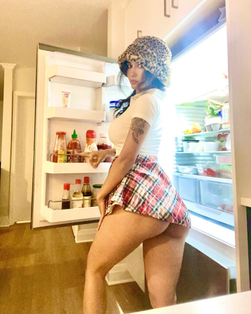 Instagram – Ziziplumb Kat_demarco_ – Nude