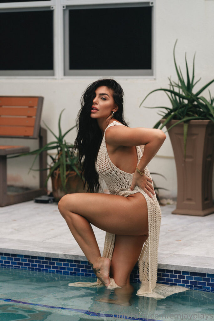 Emily Rinaudo | EmjayyPlays – Nude Leaks Onlyfans