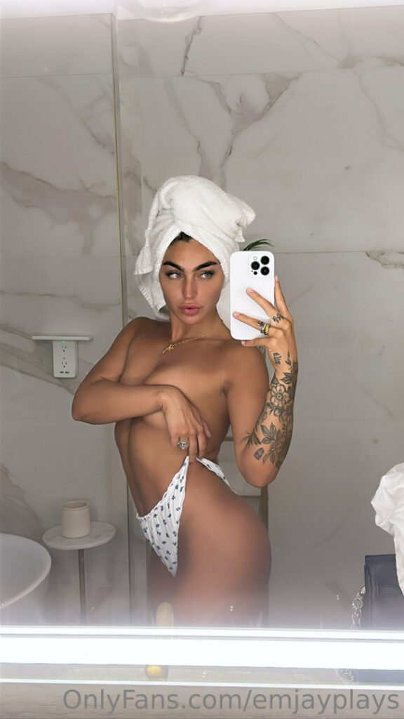 Emily Rinaudo | EmjayyPlays – Nude Leaks Onlyfans