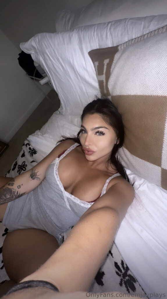 Emily Rinaudo | EmjayyPlays – Nude Leaks Onlyfans