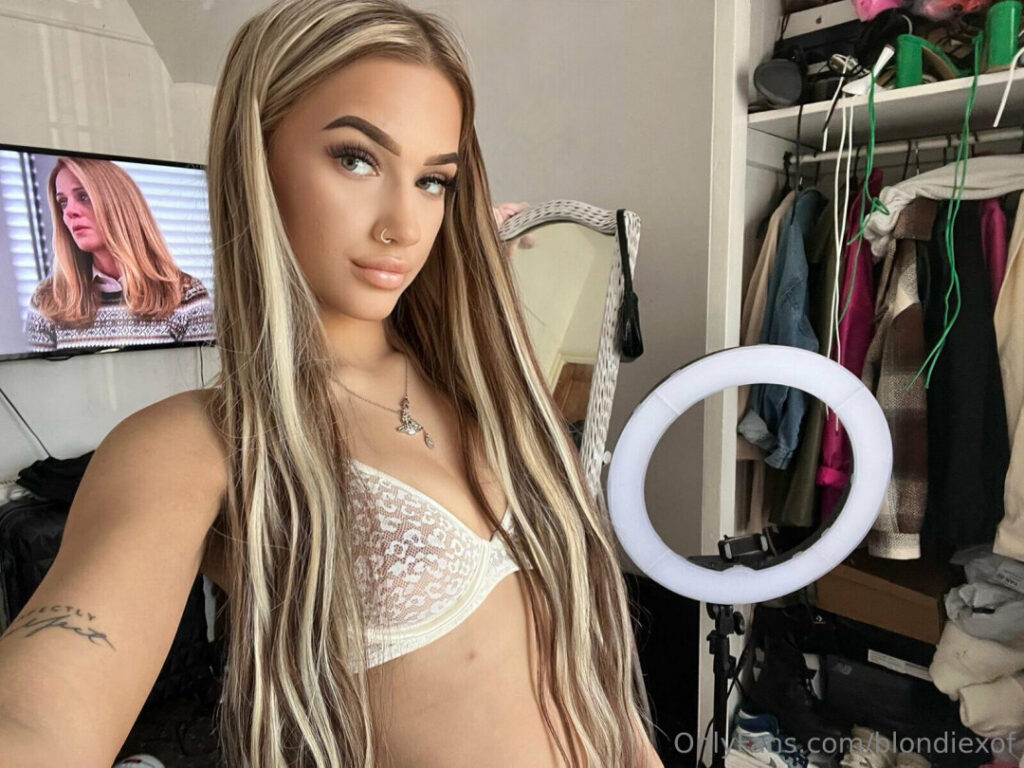 jxliaax / blondiexof – Nude Leaks Onlyfans