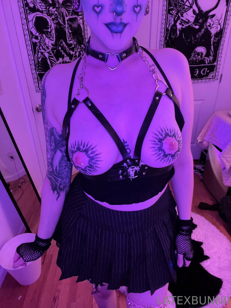Latexbunnii/Sage/Grungenmetal – Nude Leaks Onlyfans