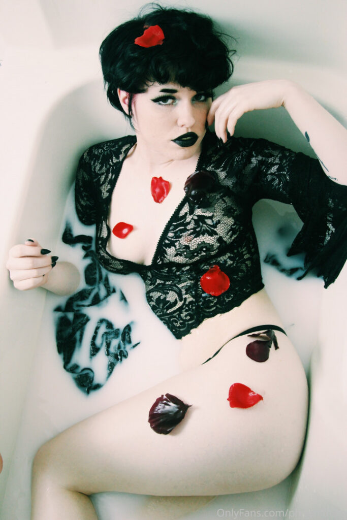 Phoenfatale | Vampiriczlut – Nude Leaks Onlyfans