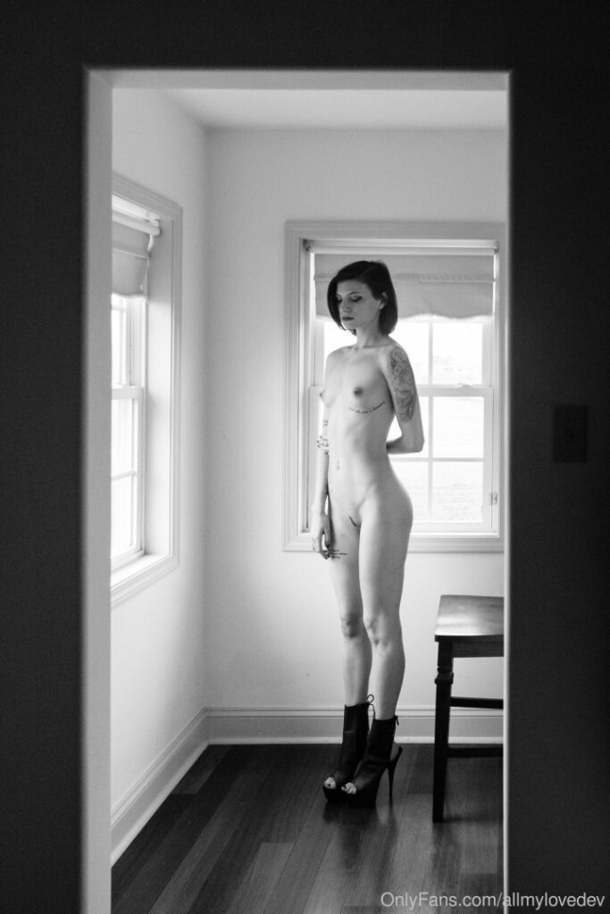 theneonharlot / Dev Marie – Nude Leaks Onlyfans