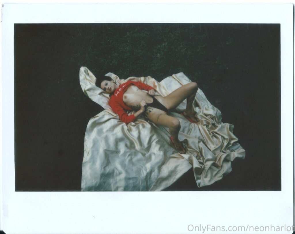 theneonharlot / Dev Marie – Nude Leaks Onlyfans